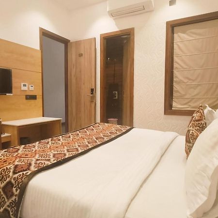 Blessings Hotel Amritsar Bagian luar foto