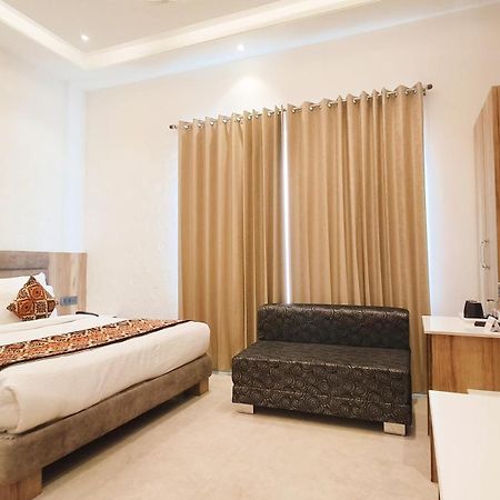 Blessings Hotel Amritsar Bagian luar foto
