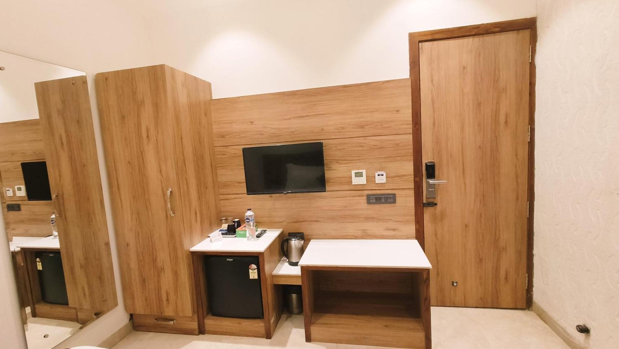 Blessings Hotel Amritsar Bagian luar foto