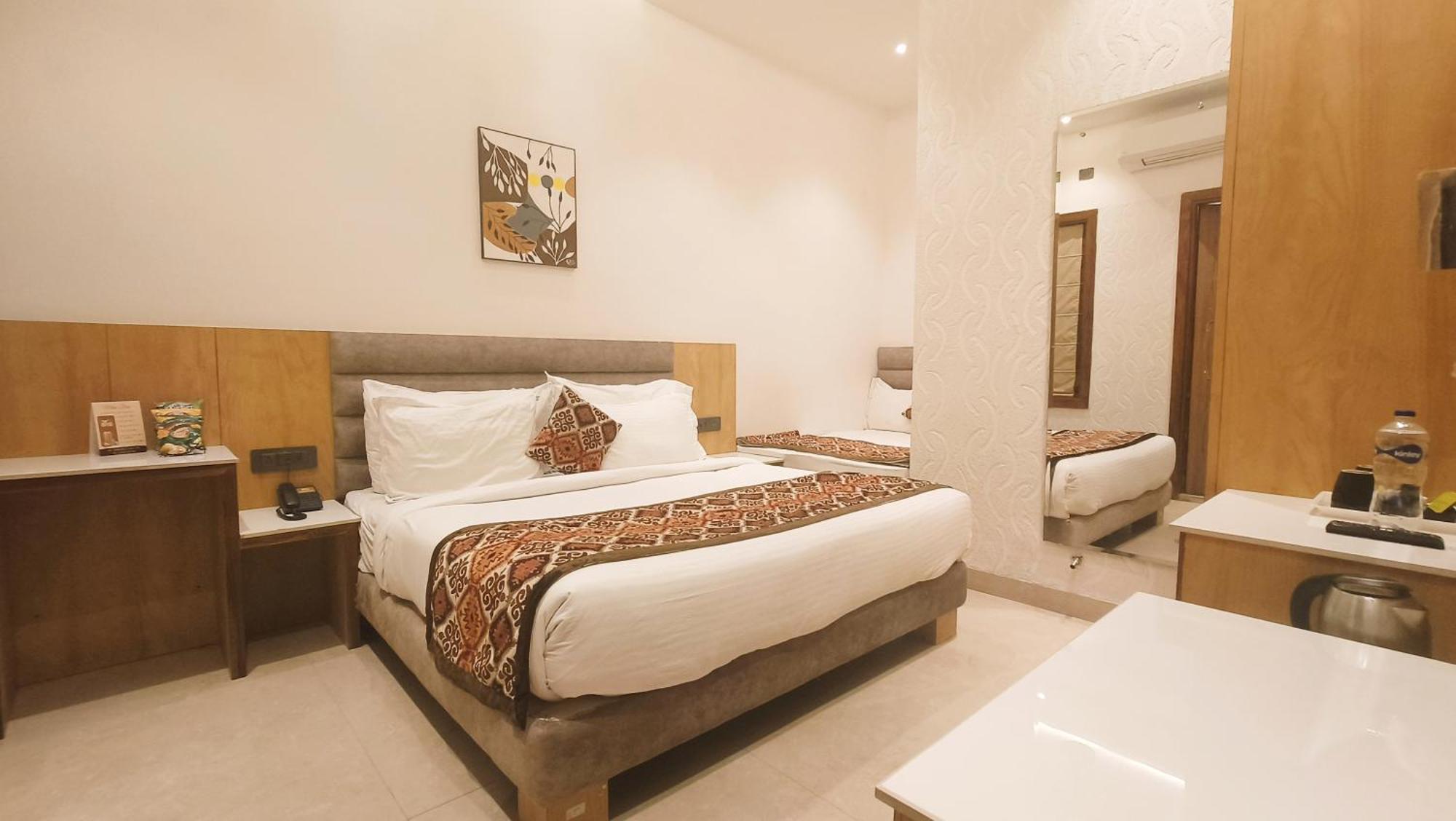 Blessings Hotel Amritsar Bagian luar foto