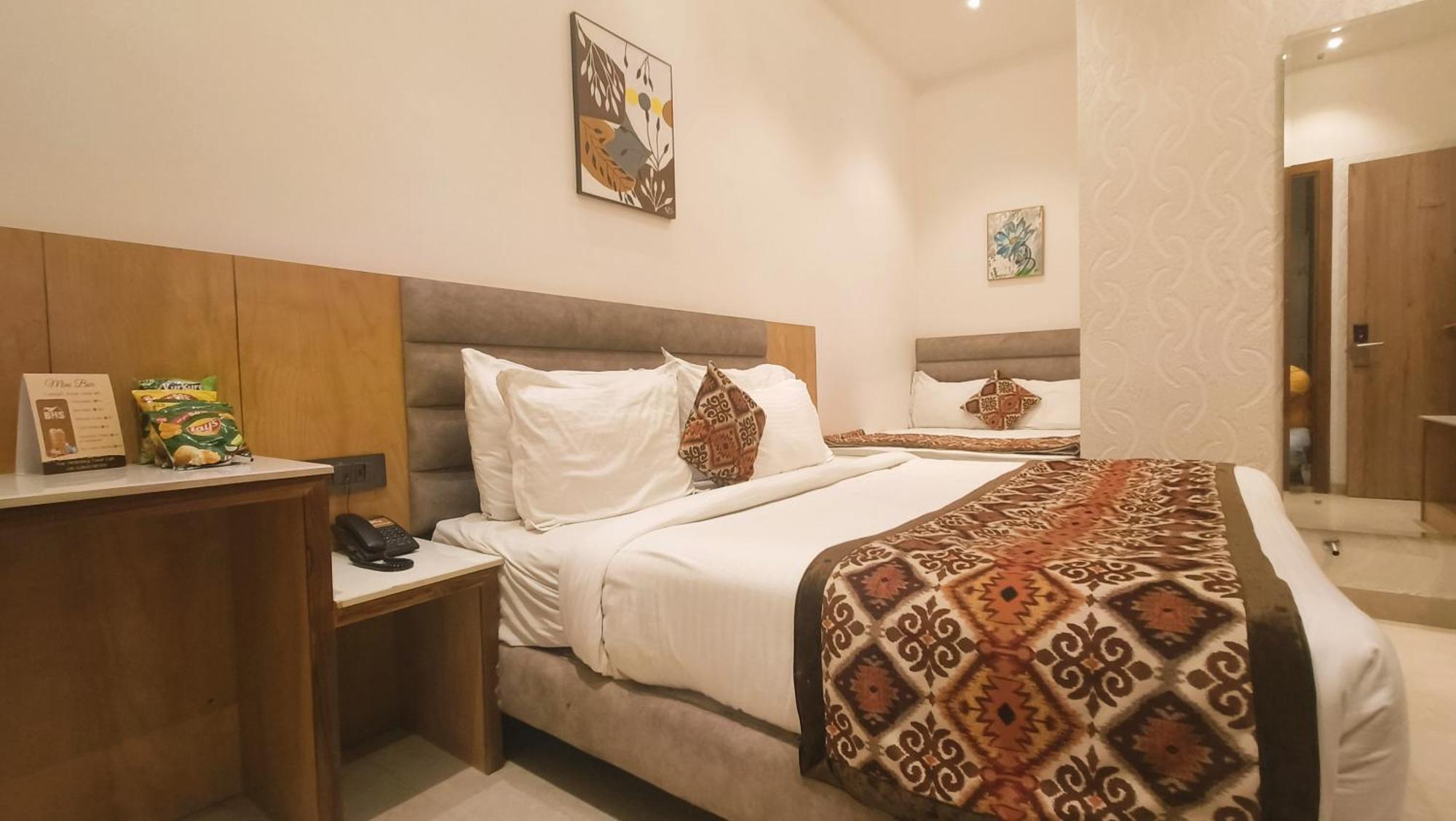 Blessings Hotel Amritsar Bagian luar foto