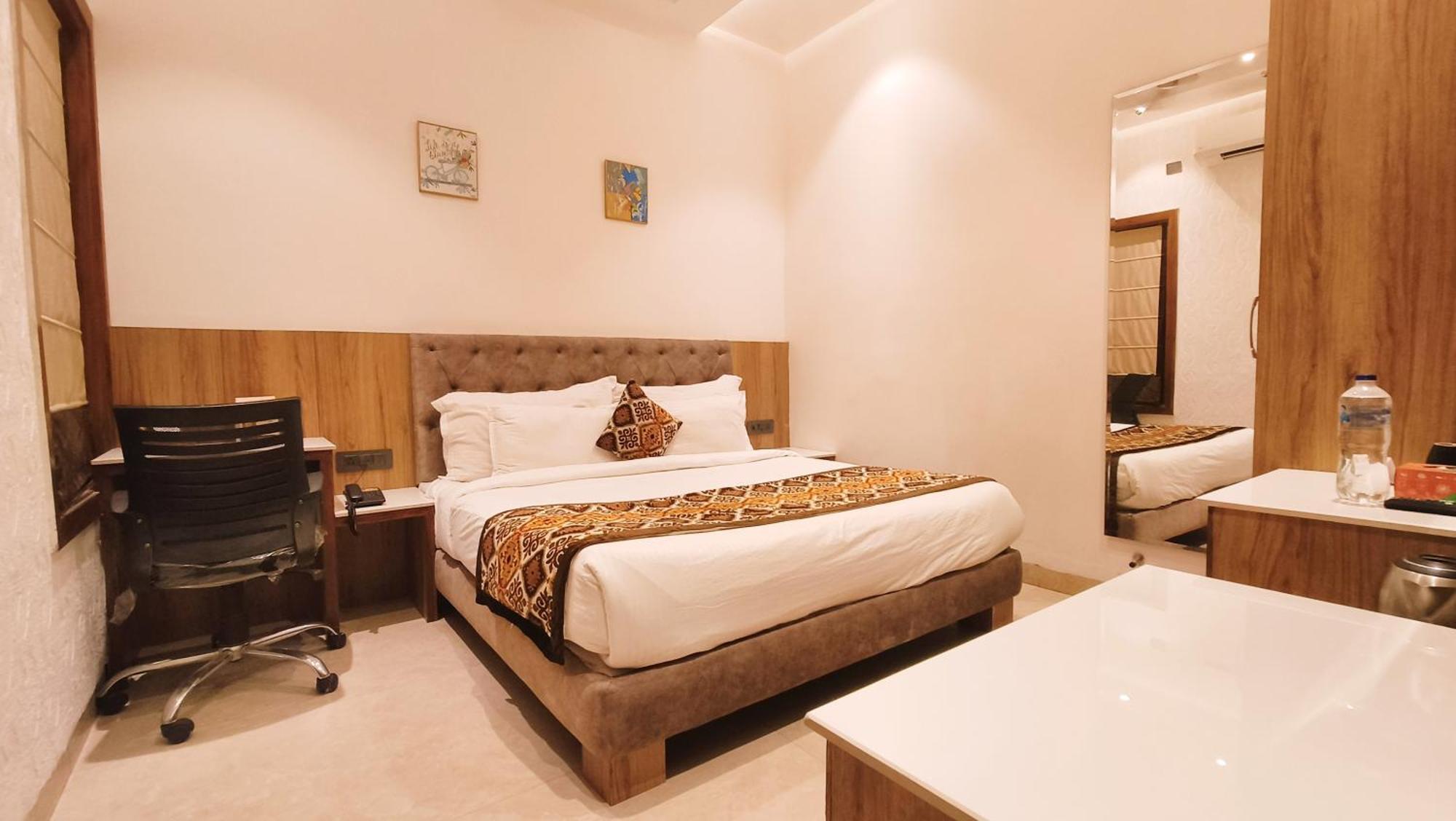 Blessings Hotel Amritsar Bagian luar foto