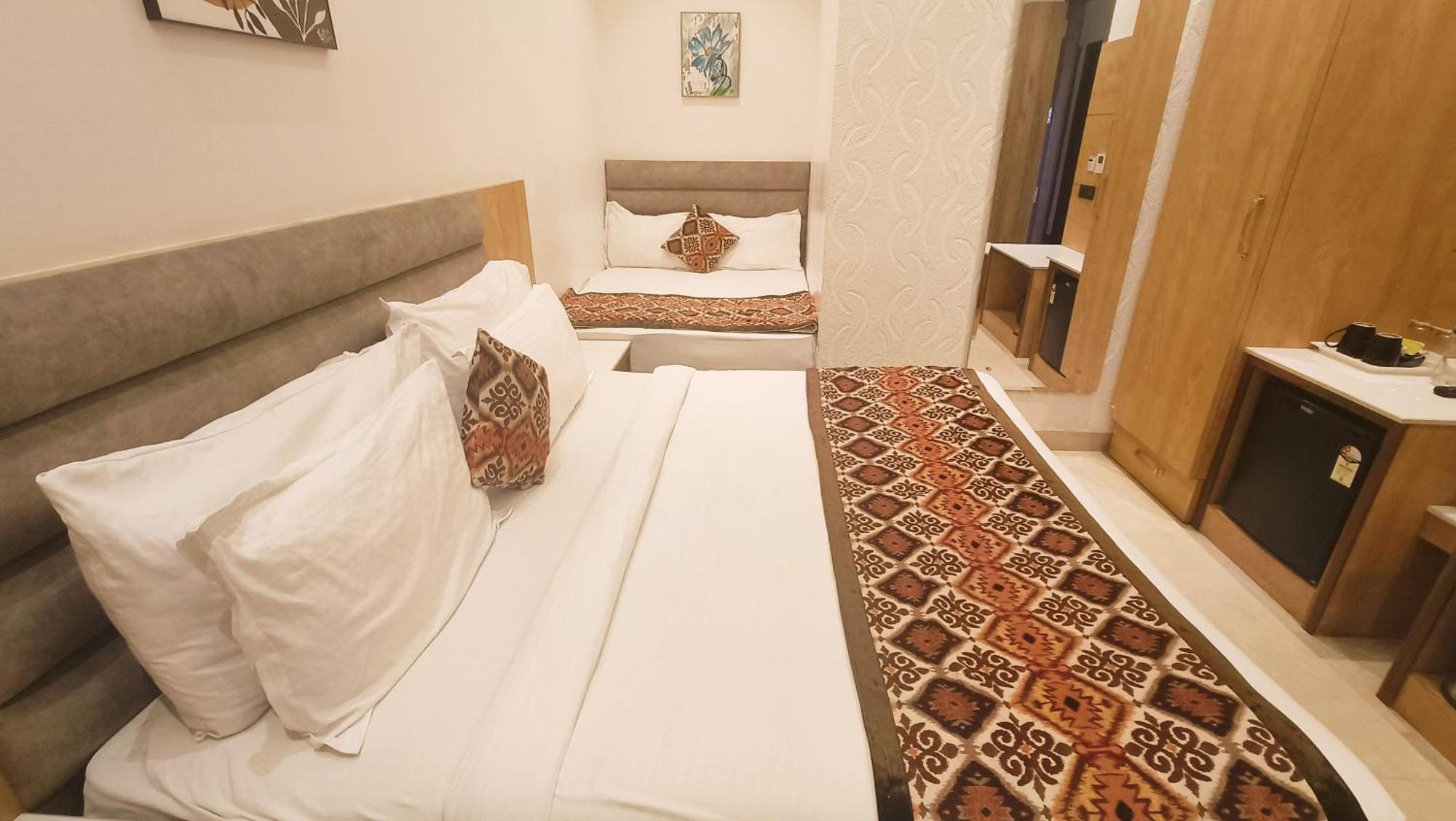 Blessings Hotel Amritsar Bagian luar foto