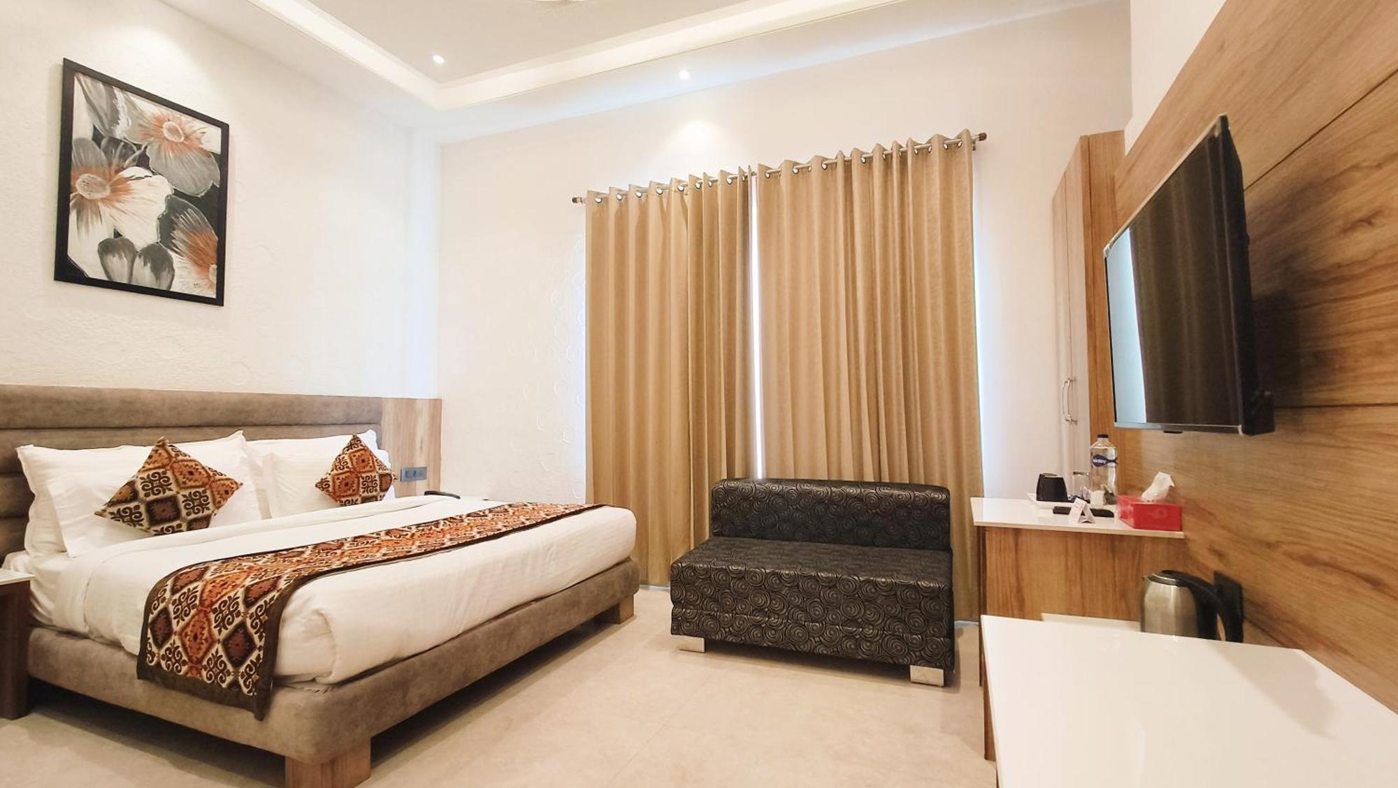 Blessings Hotel Amritsar Bagian luar foto