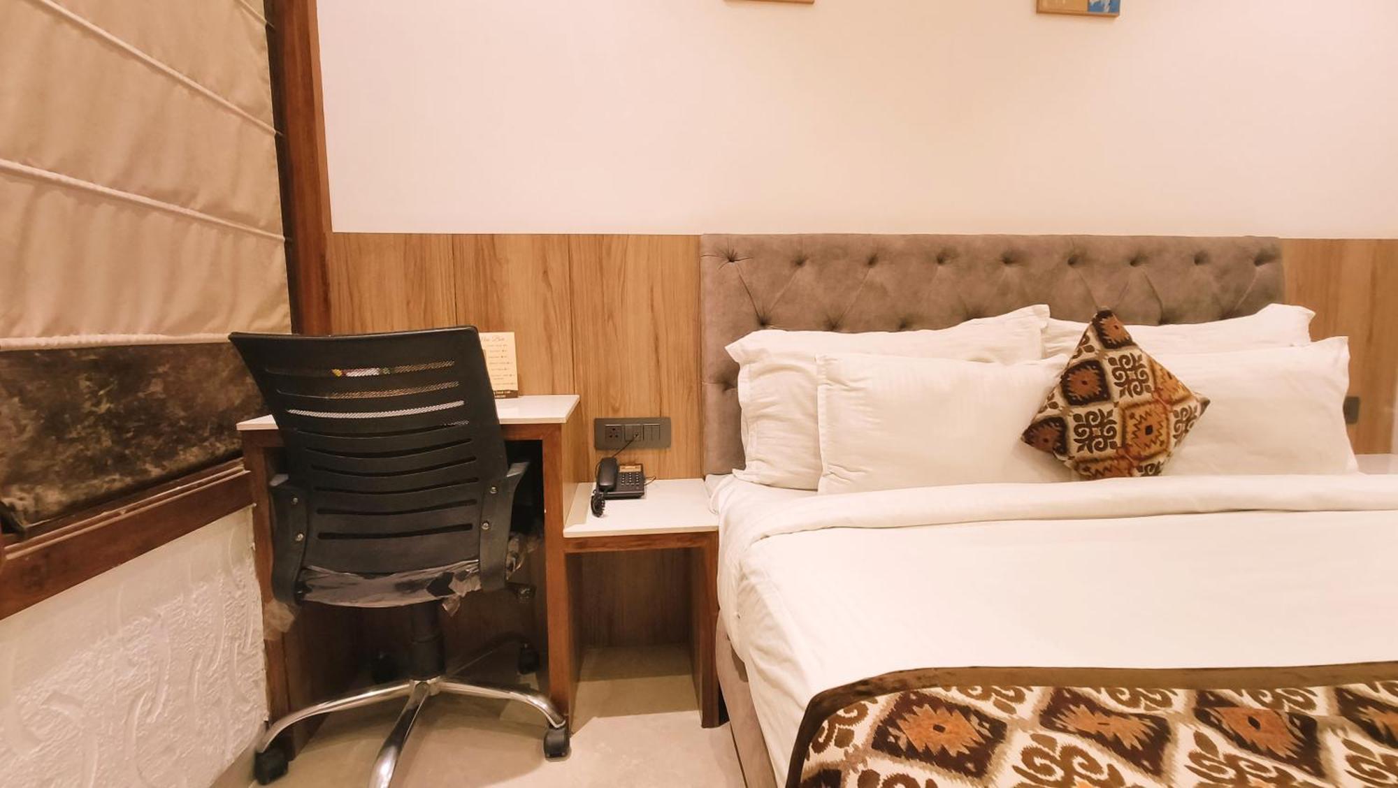 Blessings Hotel Amritsar Bagian luar foto