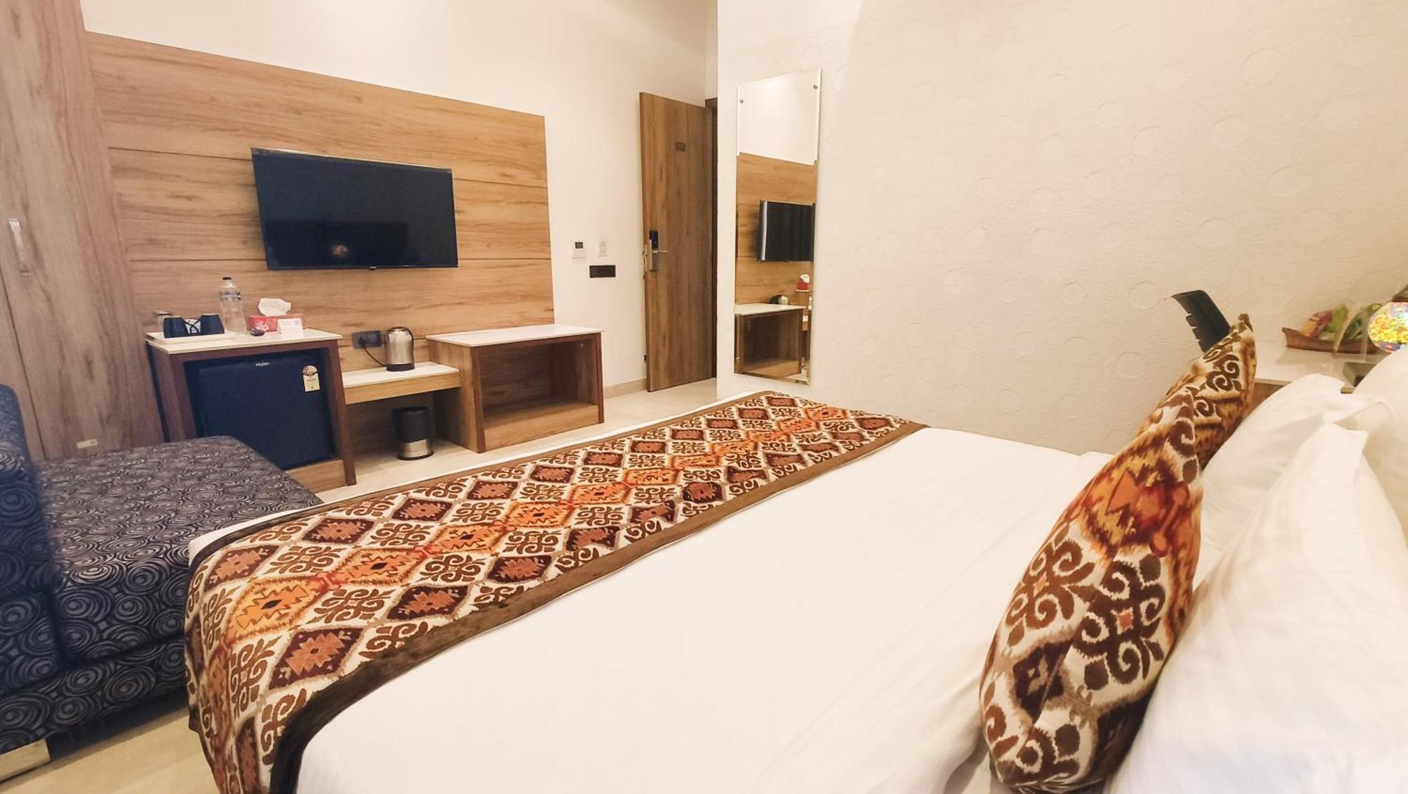 Blessings Hotel Amritsar Bagian luar foto