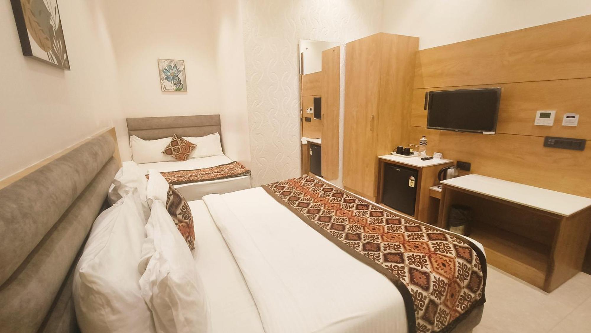 Blessings Hotel Amritsar Bagian luar foto