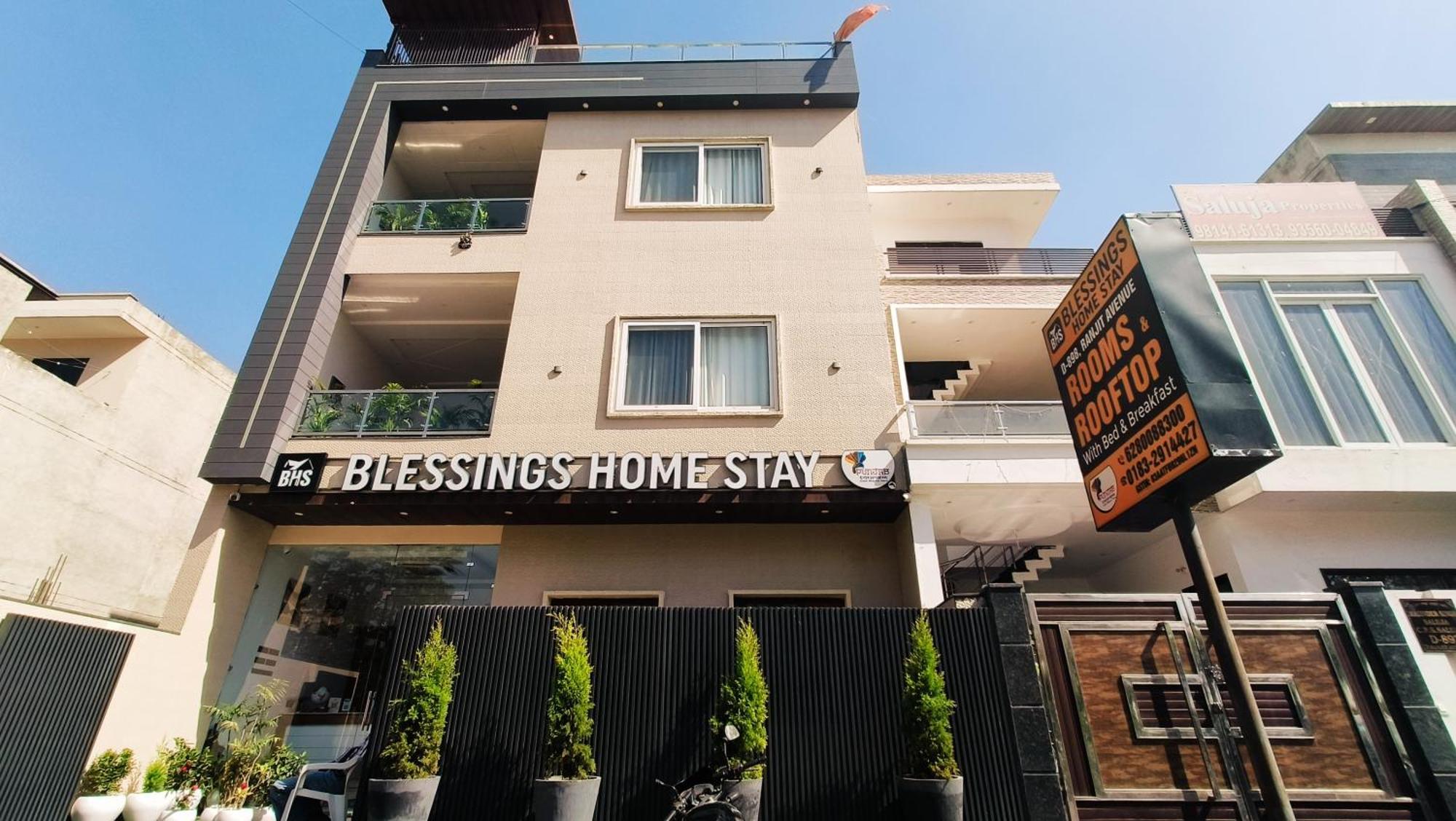 Blessings Hotel Amritsar Bagian luar foto