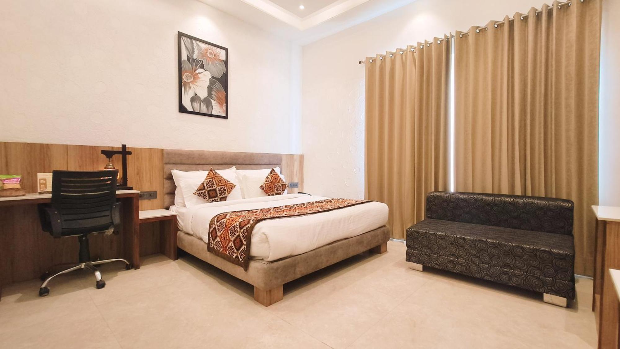 Blessings Hotel Amritsar Bagian luar foto