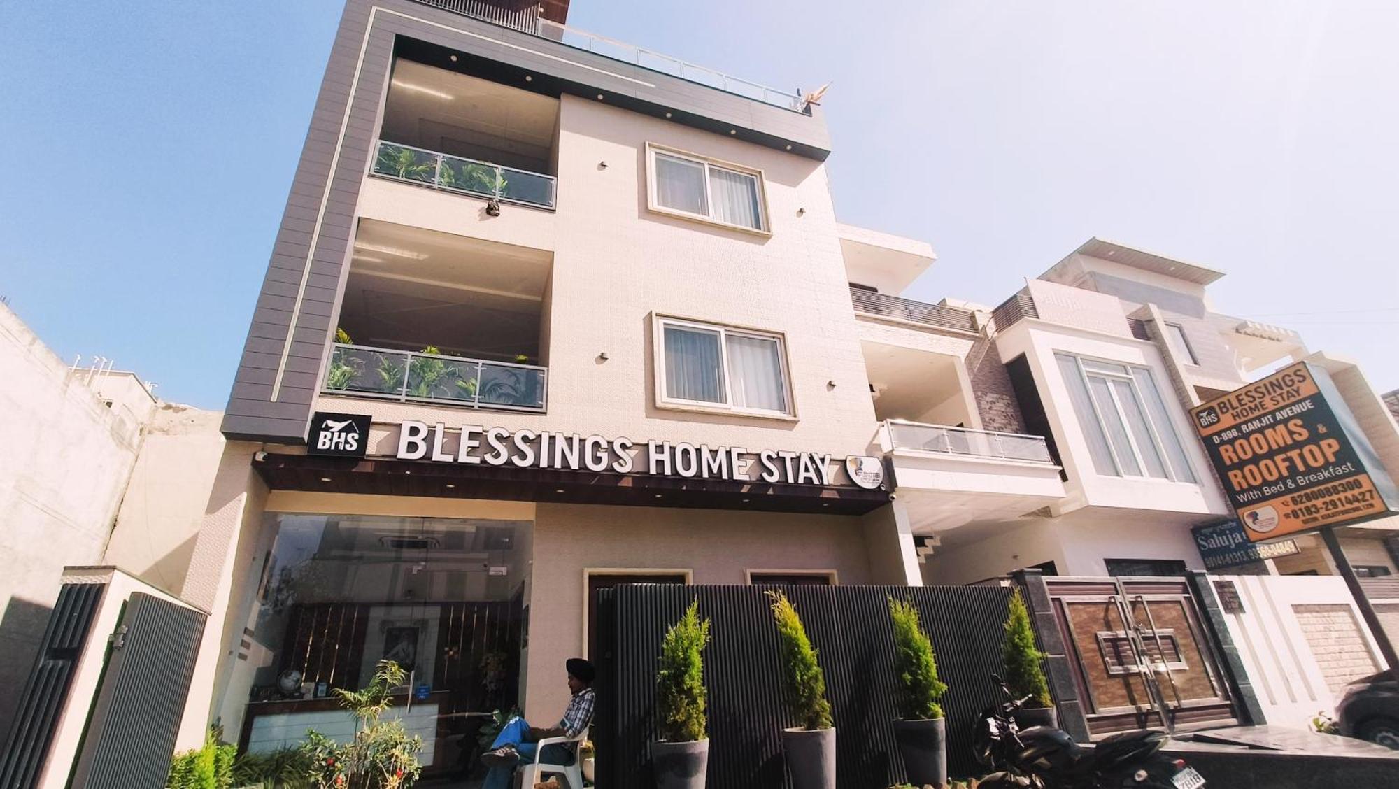 Blessings Hotel Amritsar Bagian luar foto